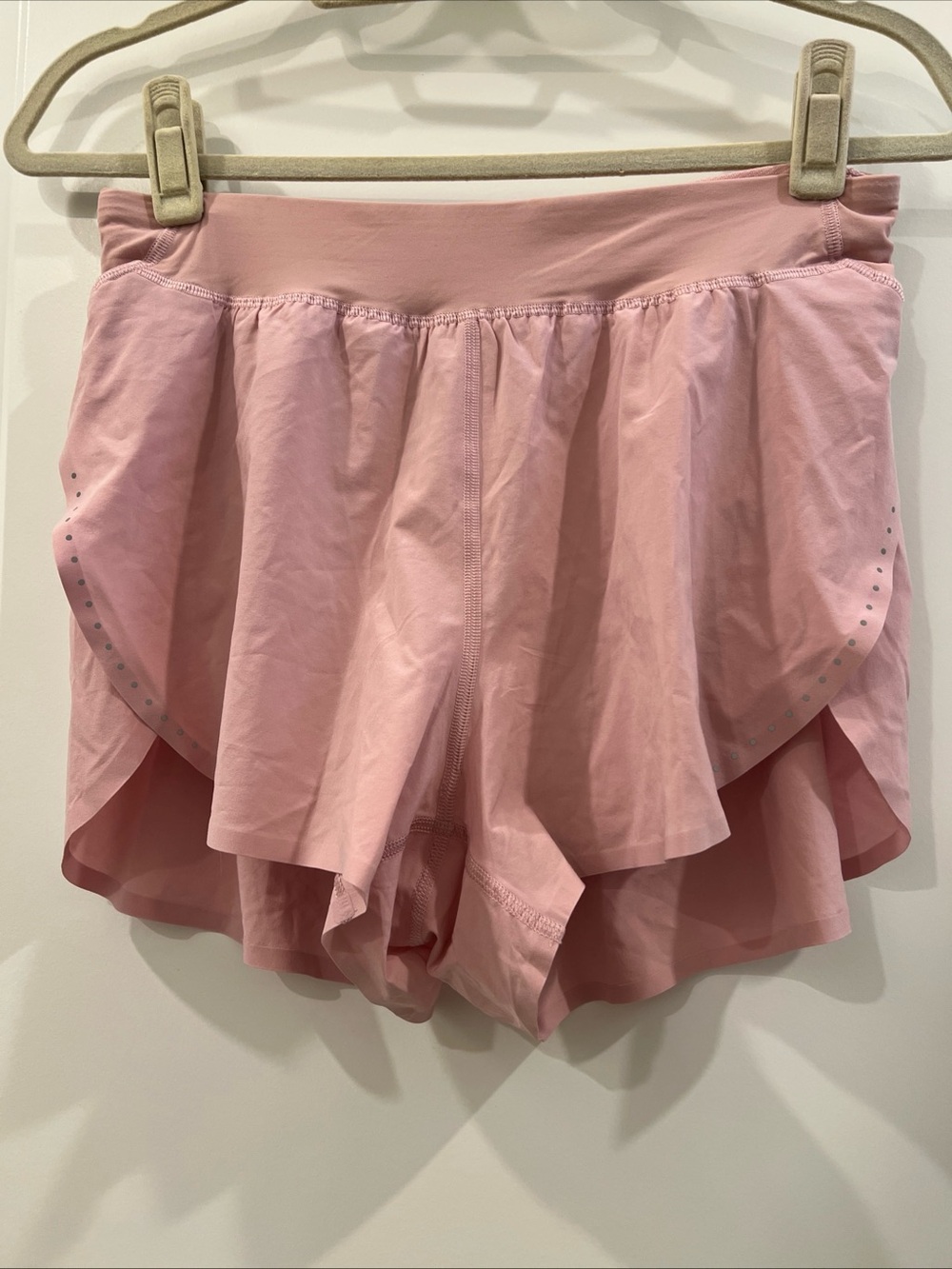 Lululemon Light Pink Athletic open sides lined Shorts size S excellent